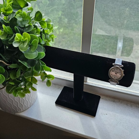 Advance Night Light Quartz Watch with Stretch Band - Picture 4 of 15